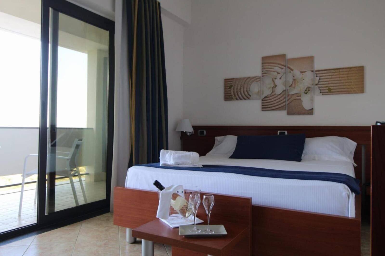 Park Hotel Mirabeau Монтепаоне Екстериор снимка