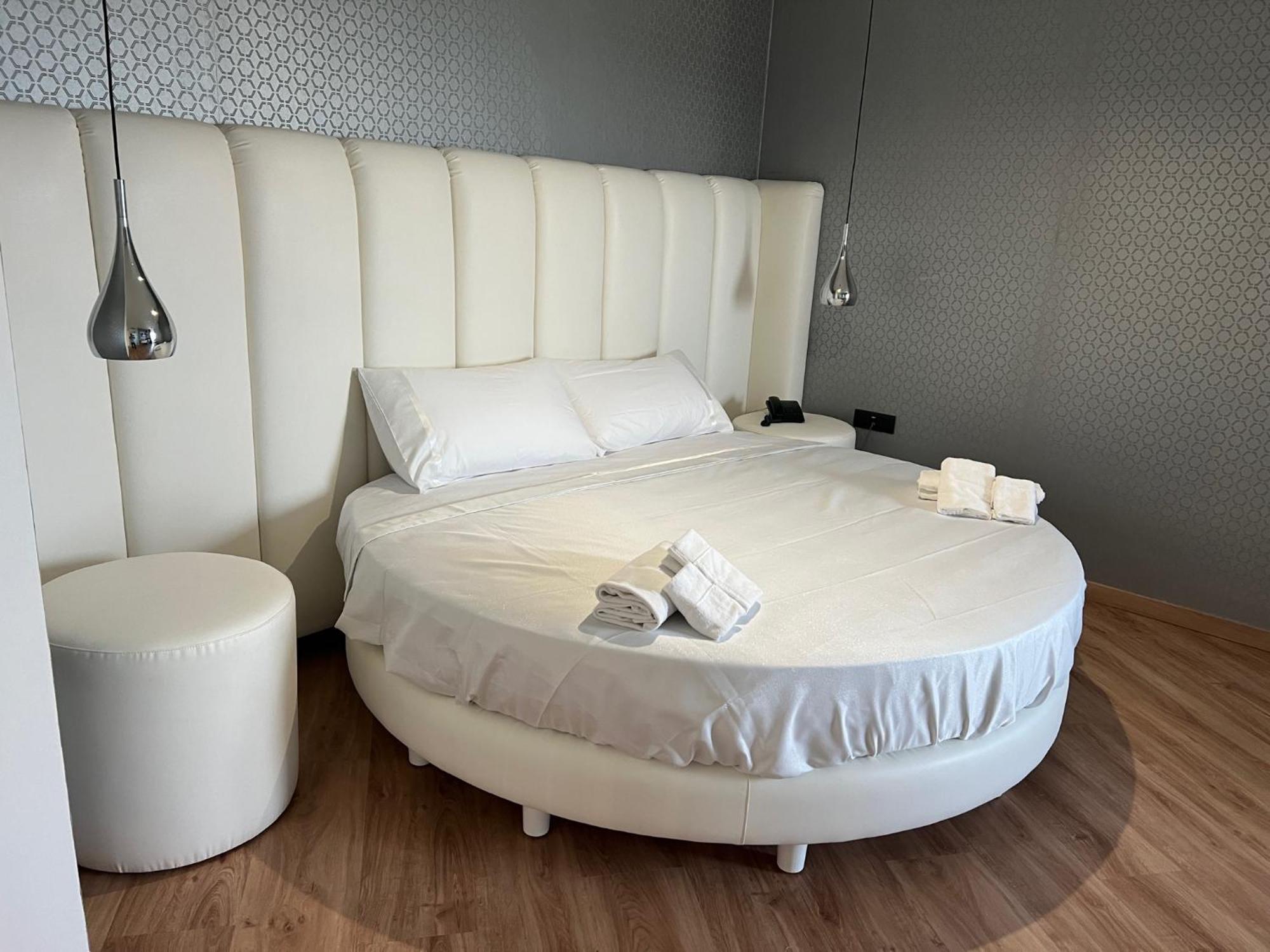Park Hotel Mirabeau Монтепаоне Екстериор снимка