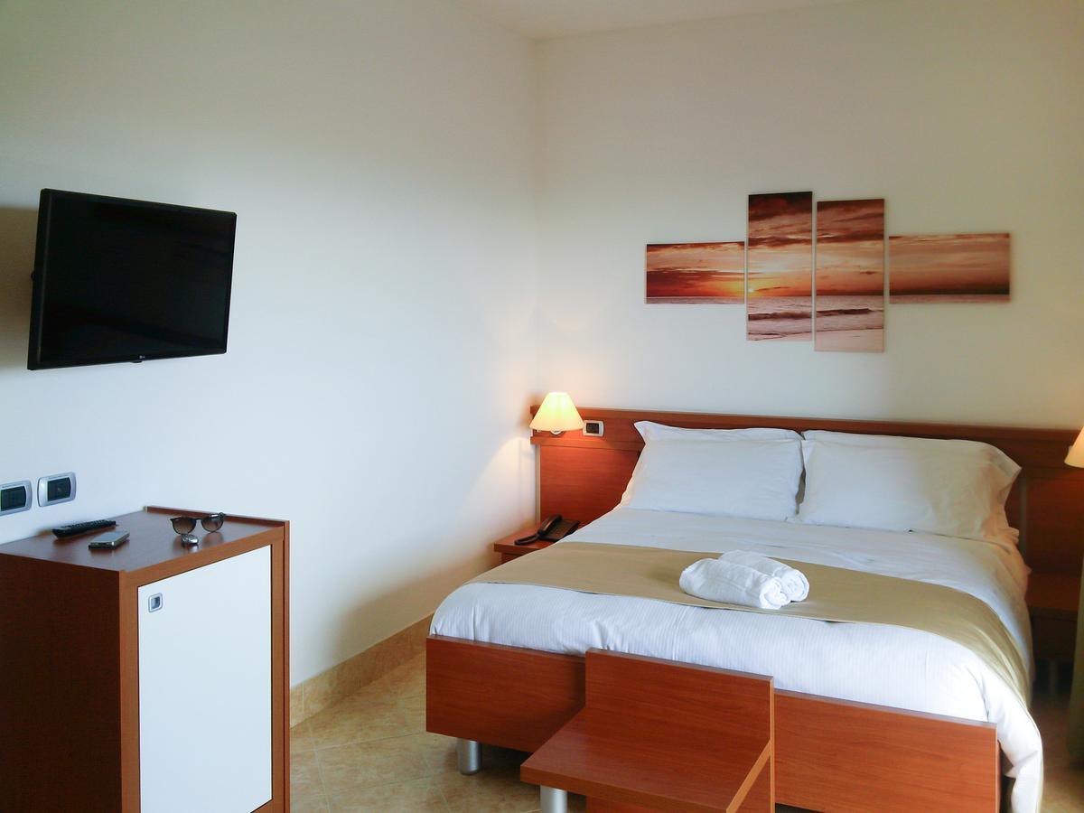 Park Hotel Mirabeau Монтепаоне Екстериор снимка